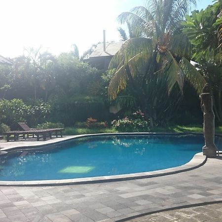 Batu Bolong Cottages Mangsit Exterior foto
