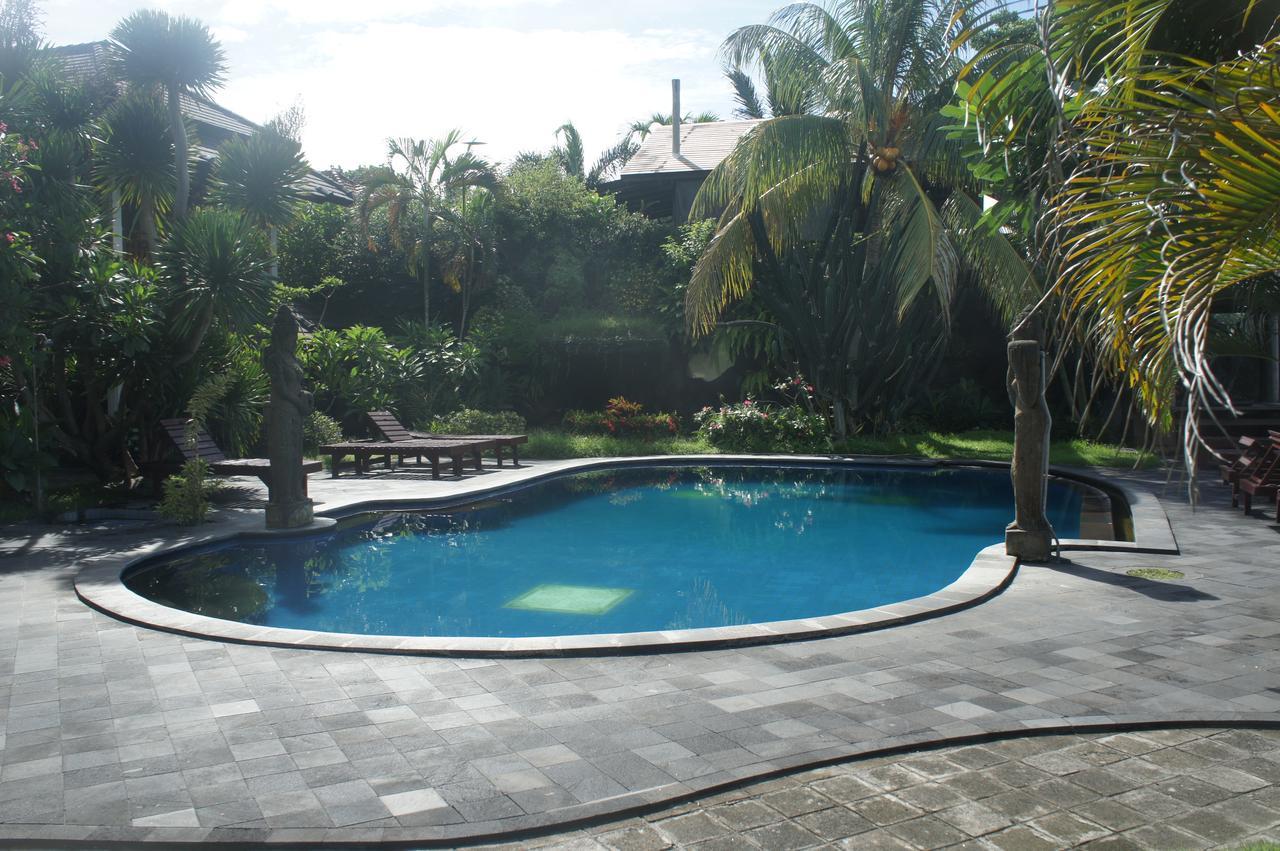 Batu Bolong Cottages Mangsit Exterior foto